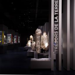 « TRESORS DE LA TERRE » . GALERIE DE MINERALOGIE & DE GEOLOGIE . MUSEUM NATIONAL D’HISTOIRE NATURELLE . PARIS . 2015