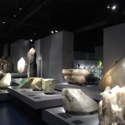 « TRESORS DE LA TERRE » . GALERIE DE MINERALOGIE & DE GEOLOGIE . MUSEUM NATIONAL D’HISTOIRE NATURELLE . PARIS . 2015